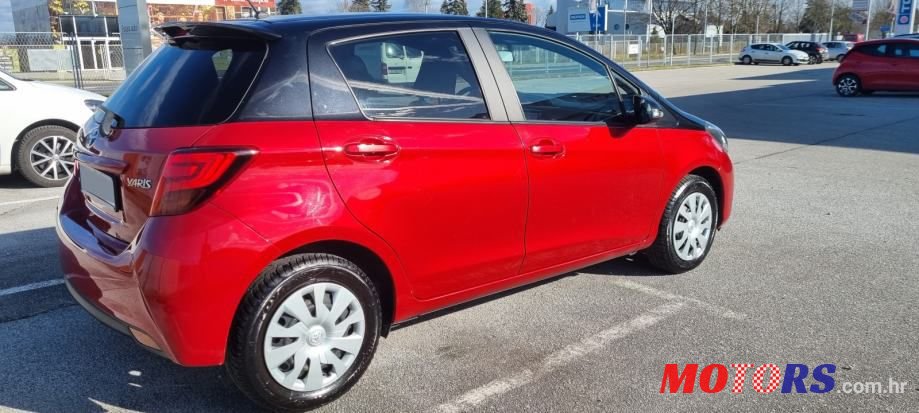 2016' Toyota Yaris photo #5