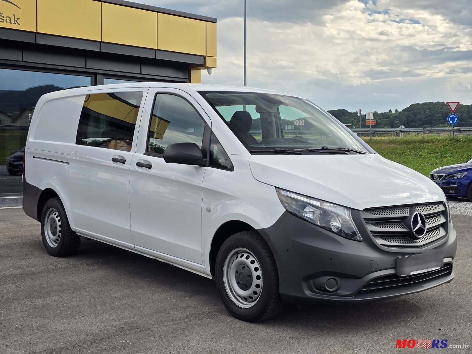 2023' Mercedes-Benz Vito 116 Cdi photo #3