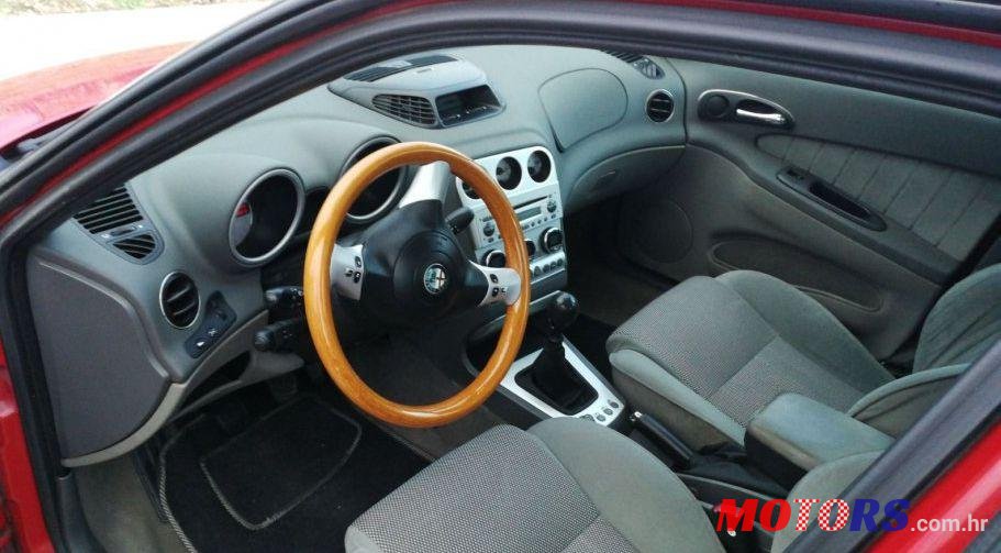 2004' Alfa Romeo 156 1,9 Jtd photo #2