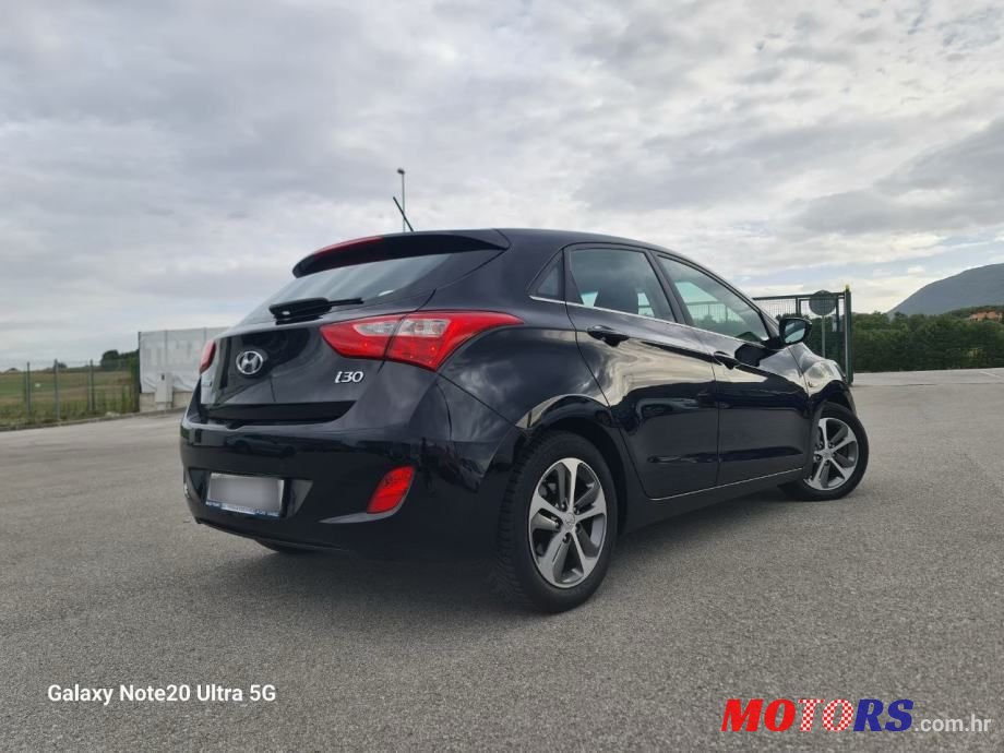 2015' Hyundai i30 1,6 Crdi Isg photo #2