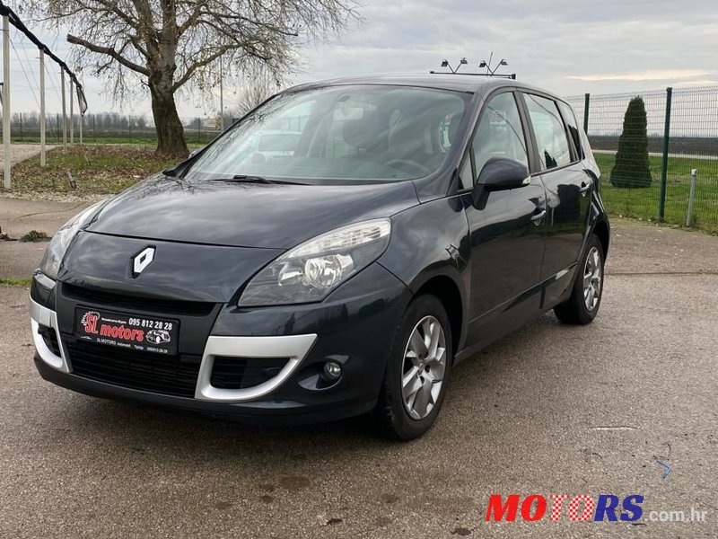 2011' Renault Scenic photo #1