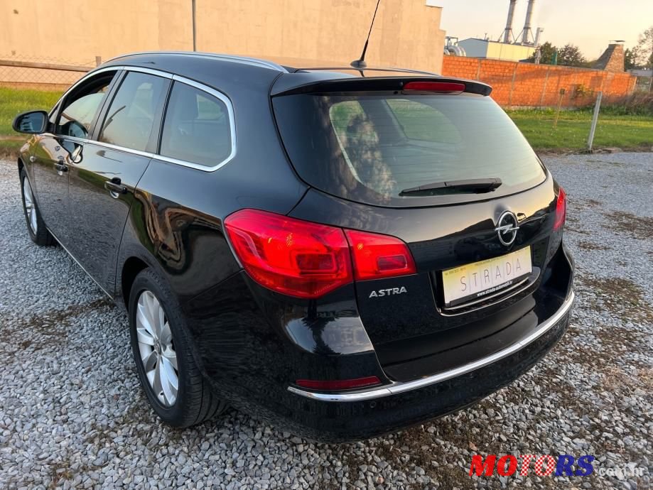 2013' Opel Astra Karavan photo #4