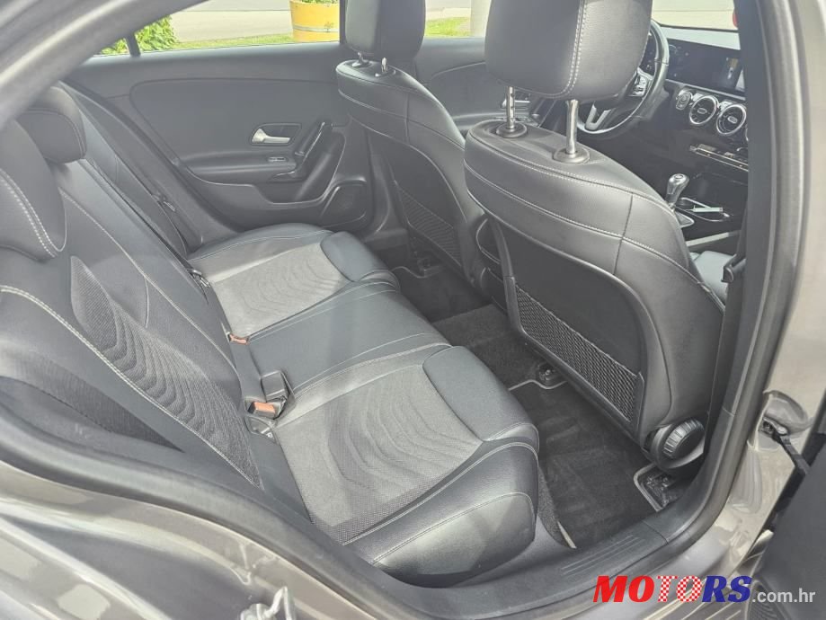 2020' Mercedes-Benz A-Klasa 180 D photo #6