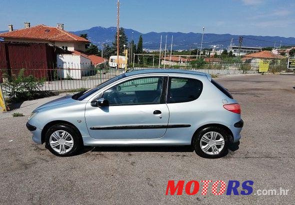 2001' Peugeot 206 206 1,1 photo #1