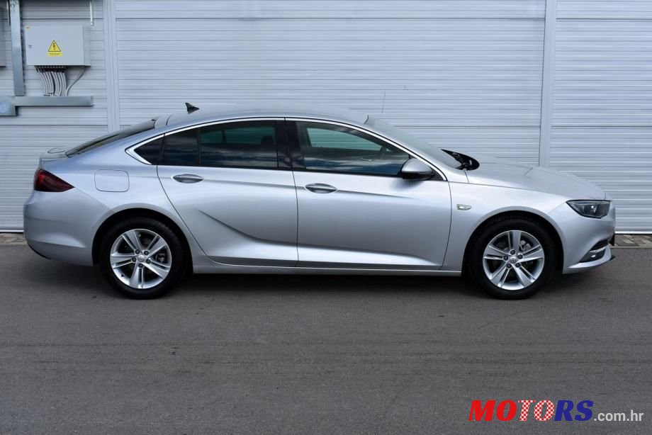 2019' Opel Insignia photo #3