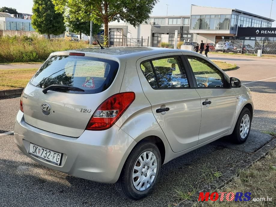 2010' Hyundai i20 1,2 photo #2