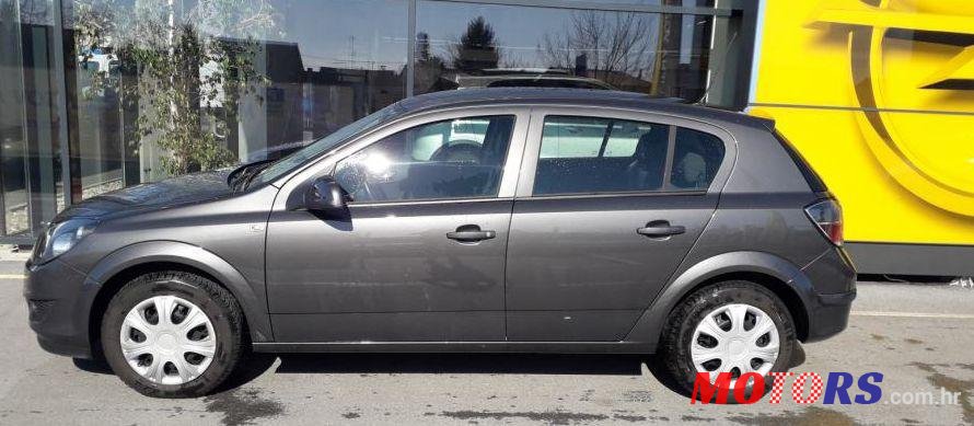 2013' Opel Astra 1,6 Classic photo #1