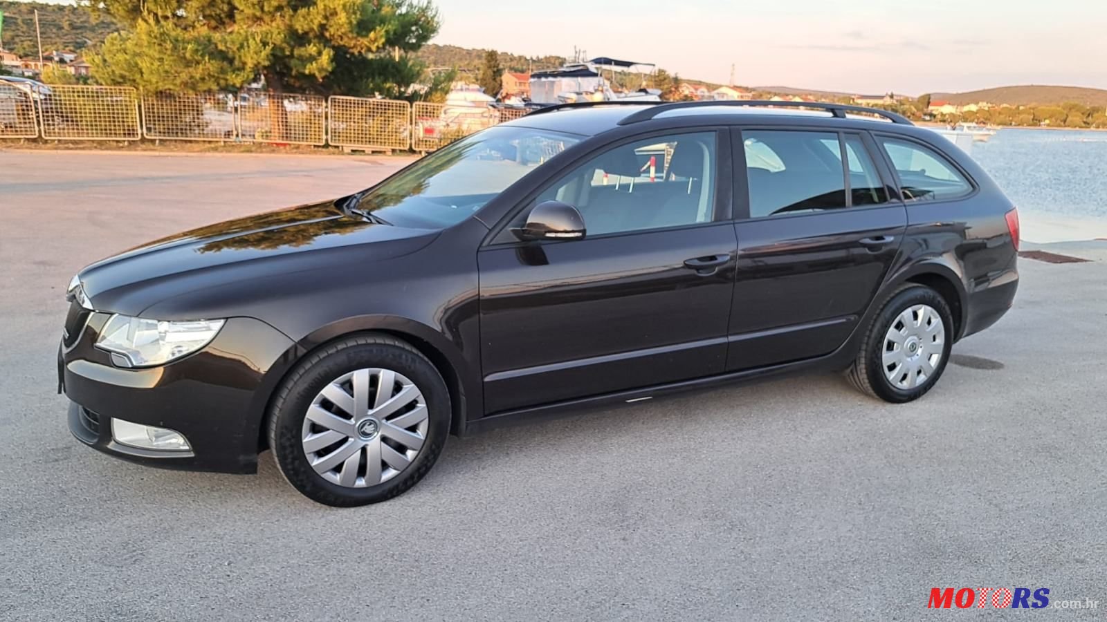 2013' Skoda Superb Combi photo #4