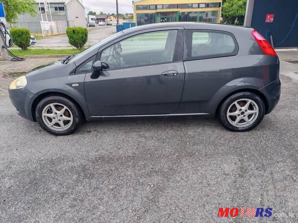 2009' Fiat Grande Punto photo #4