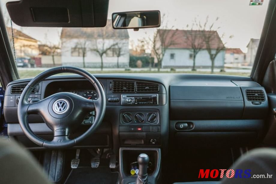 2001' Volkswagen Golf 4 2,0 photo #1