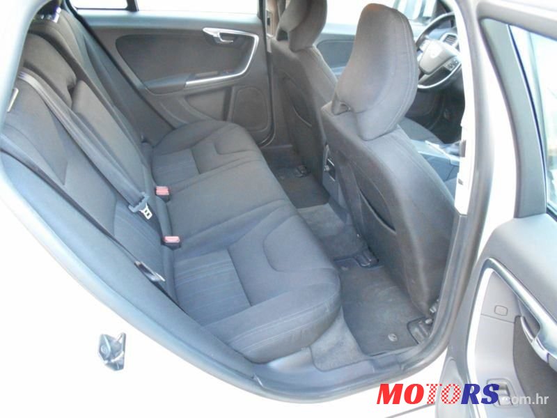 2011' Volvo V60 Drive photo #5