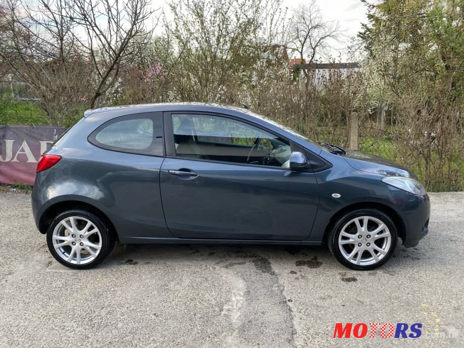 2010' Mazda 2 1.4 D photo #6