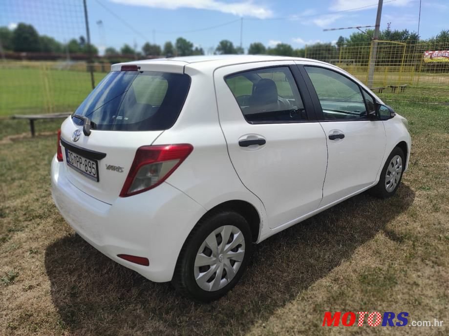 2014' Toyota Yaris photo #3