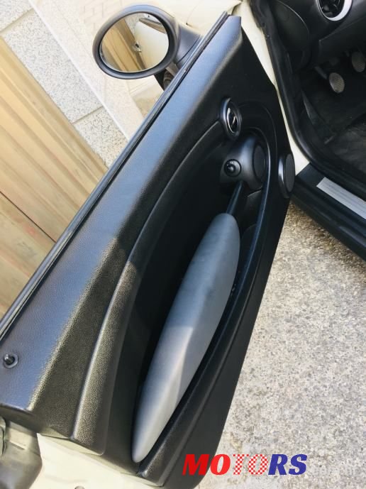 2011' MINI Cooper D photo #5