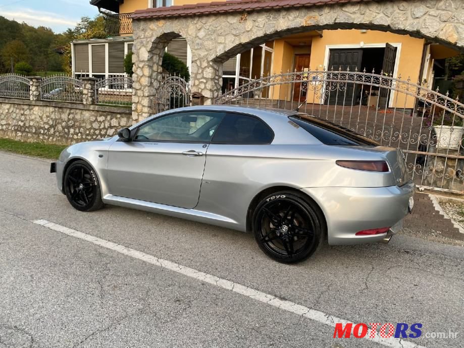 2005' Alfa Romeo GT photo #3