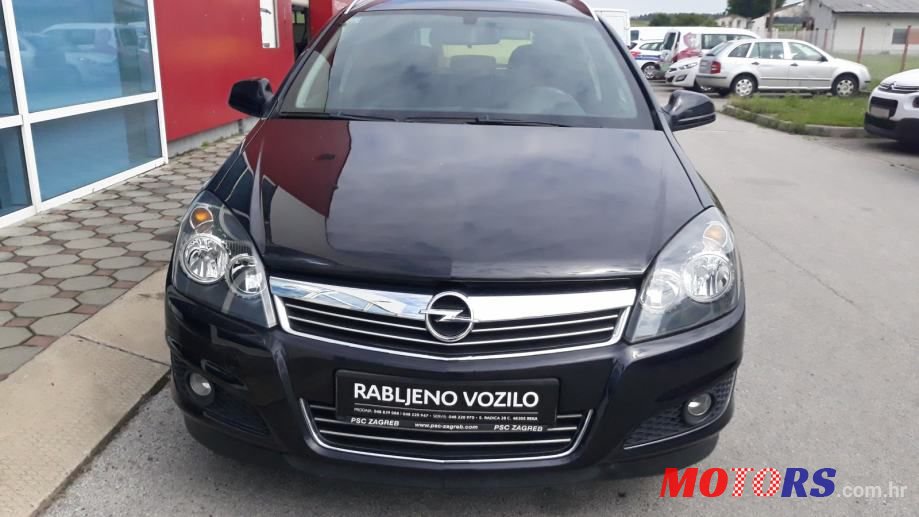 2012' Opel Astra Karavan photo #3