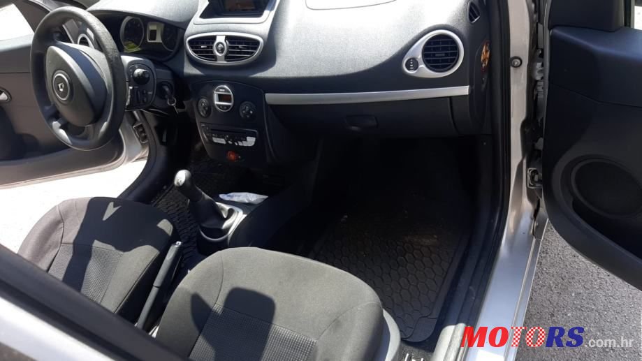 2011' Renault Clio 1,5 Dci photo #4