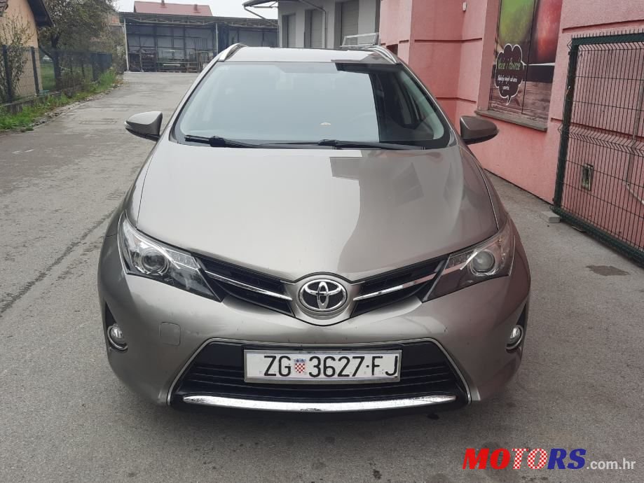 2014' Toyota Auris Karavan photo #4