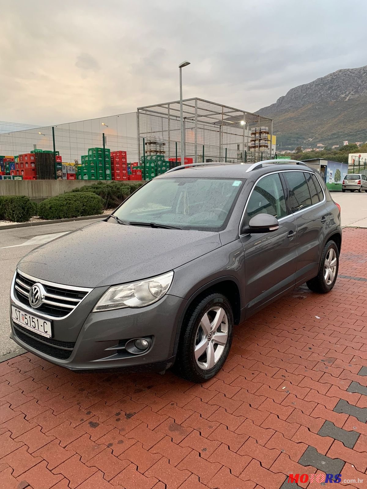 2011' Volkswagen Tiguan photo #2