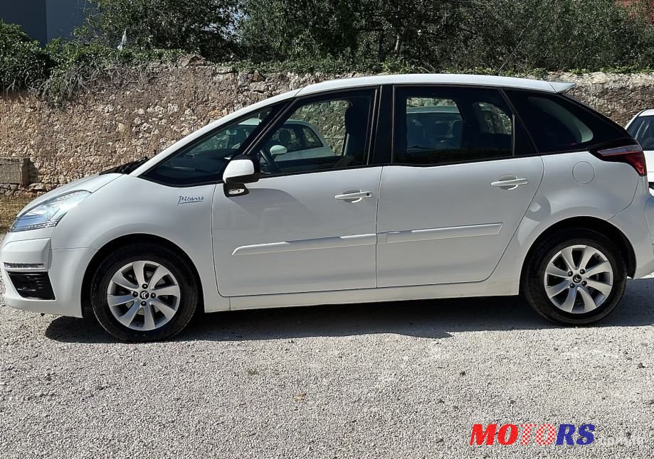 2012' Citroen C4 Picasso photo #4