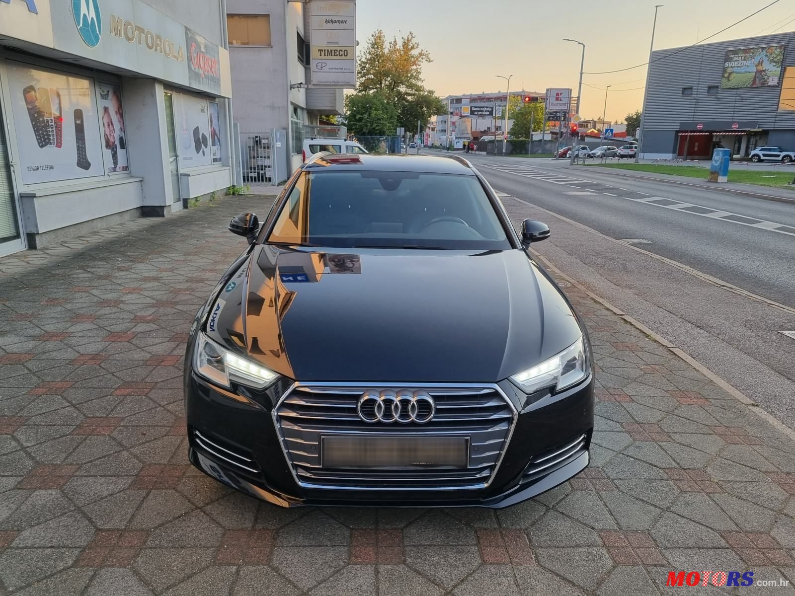 2016' Audi A4 Avant photo #2
