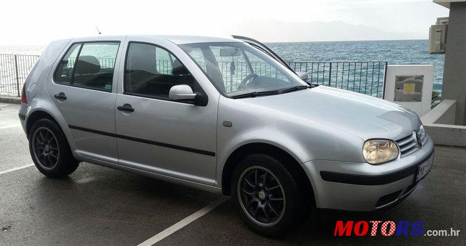 2004' Volkswagen Golf IV photo #2