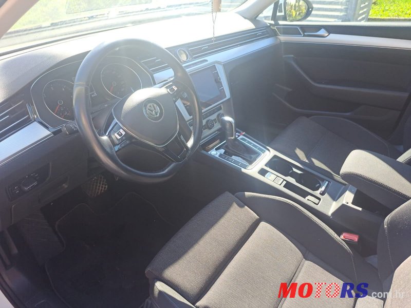 2019' Volkswagen Passat Variant photo #3