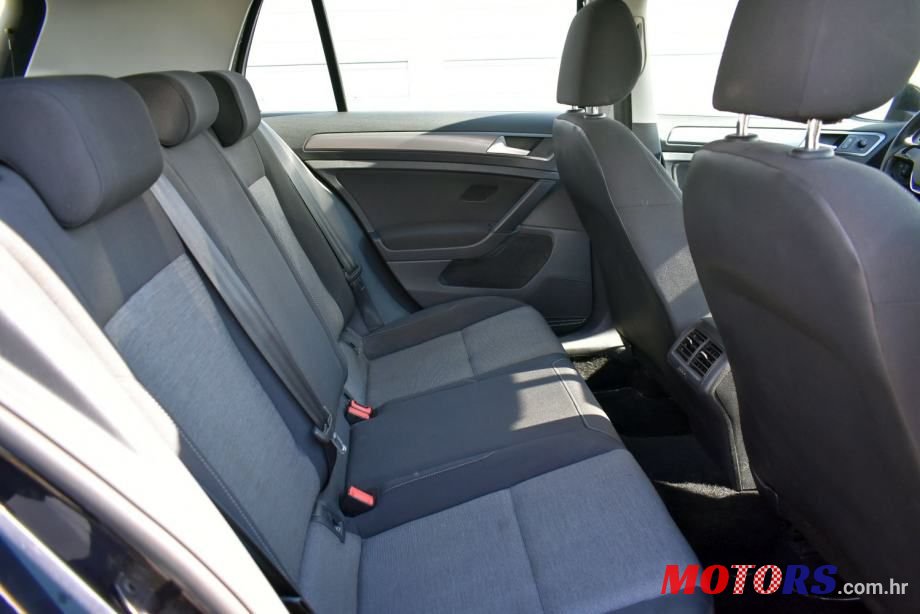 2012' Volkswagen Golf 7 1.6 Tdi photo #4