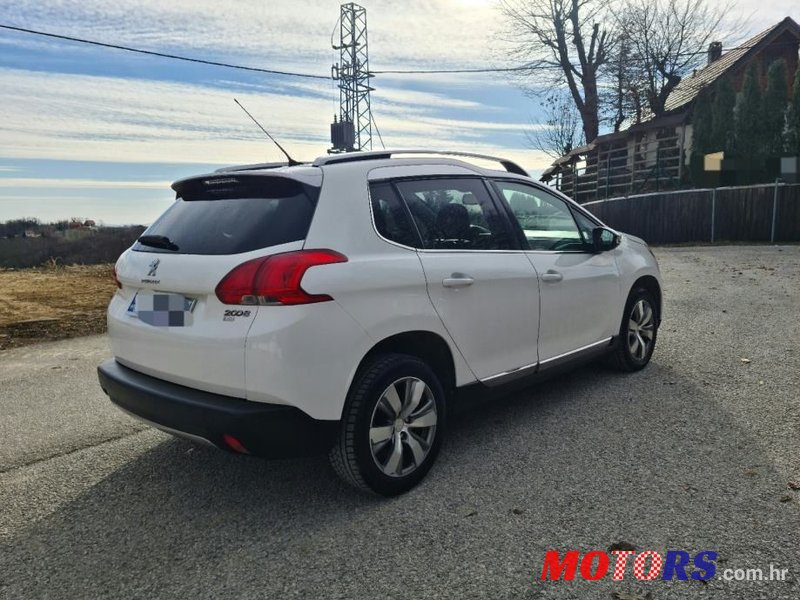 2013' Peugeot 2008 photo #3