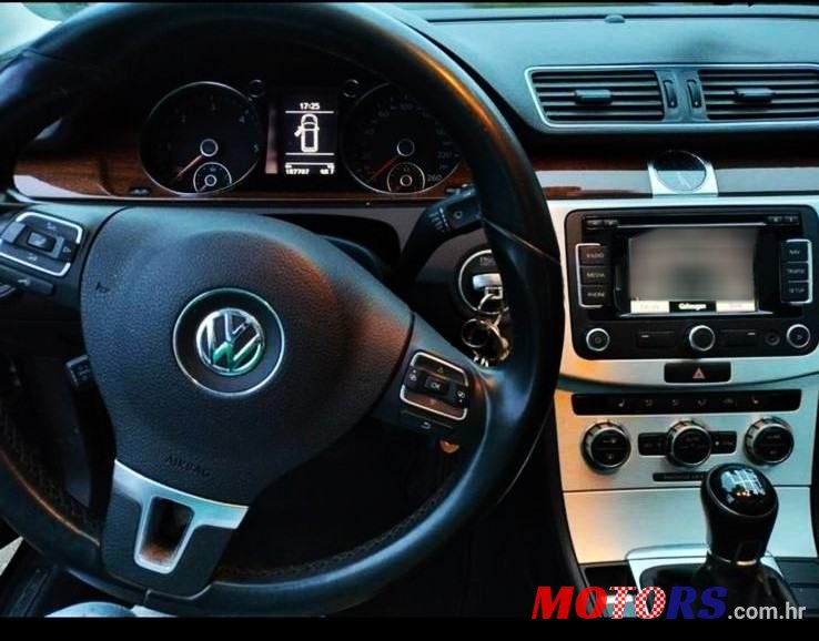 2013' Volkswagen Passat Variant photo #6