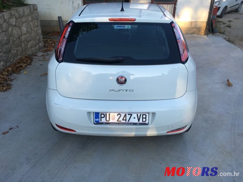 2014' Fiat Punto photo #2