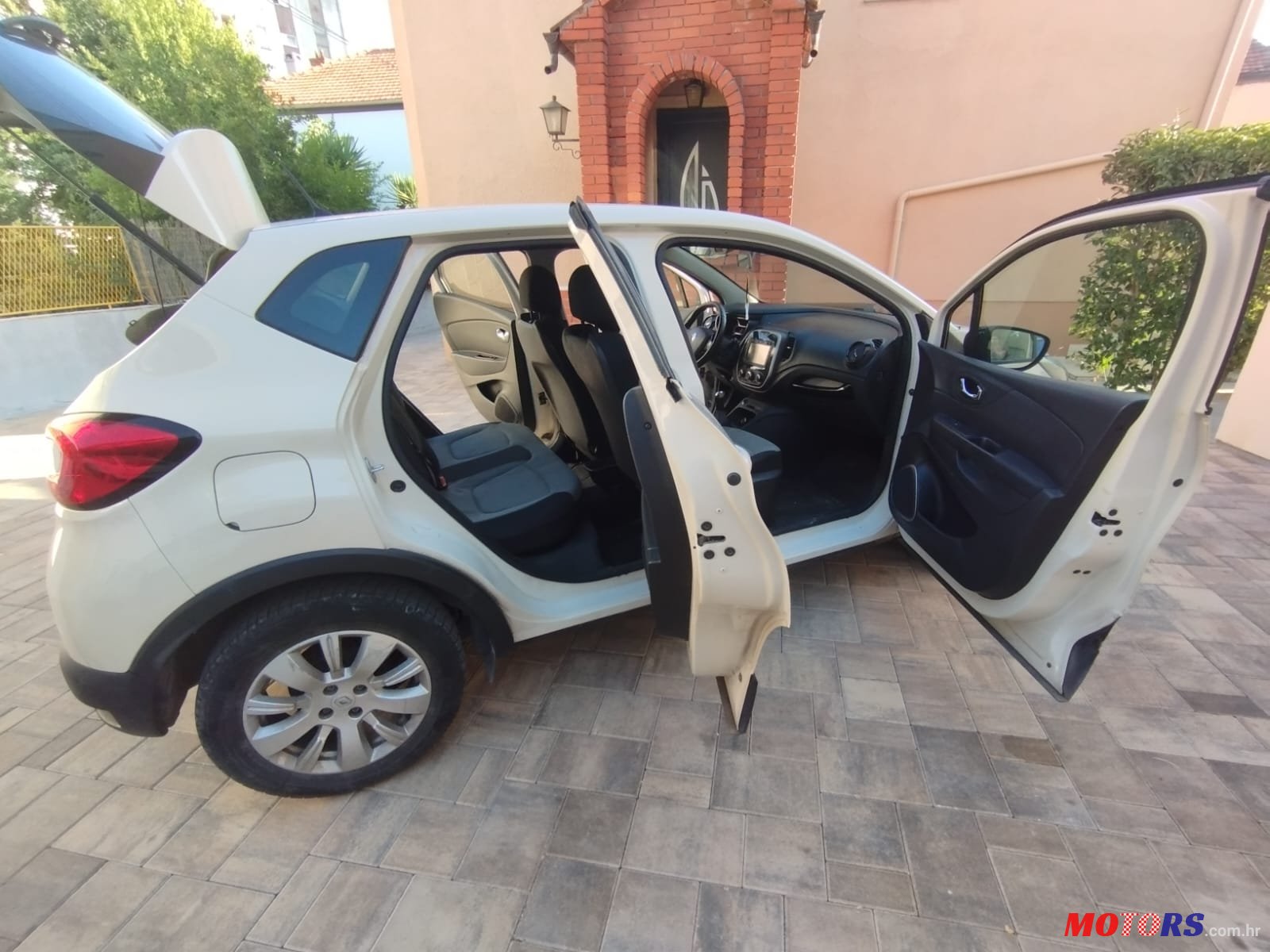 2015' Renault Captur photo #3