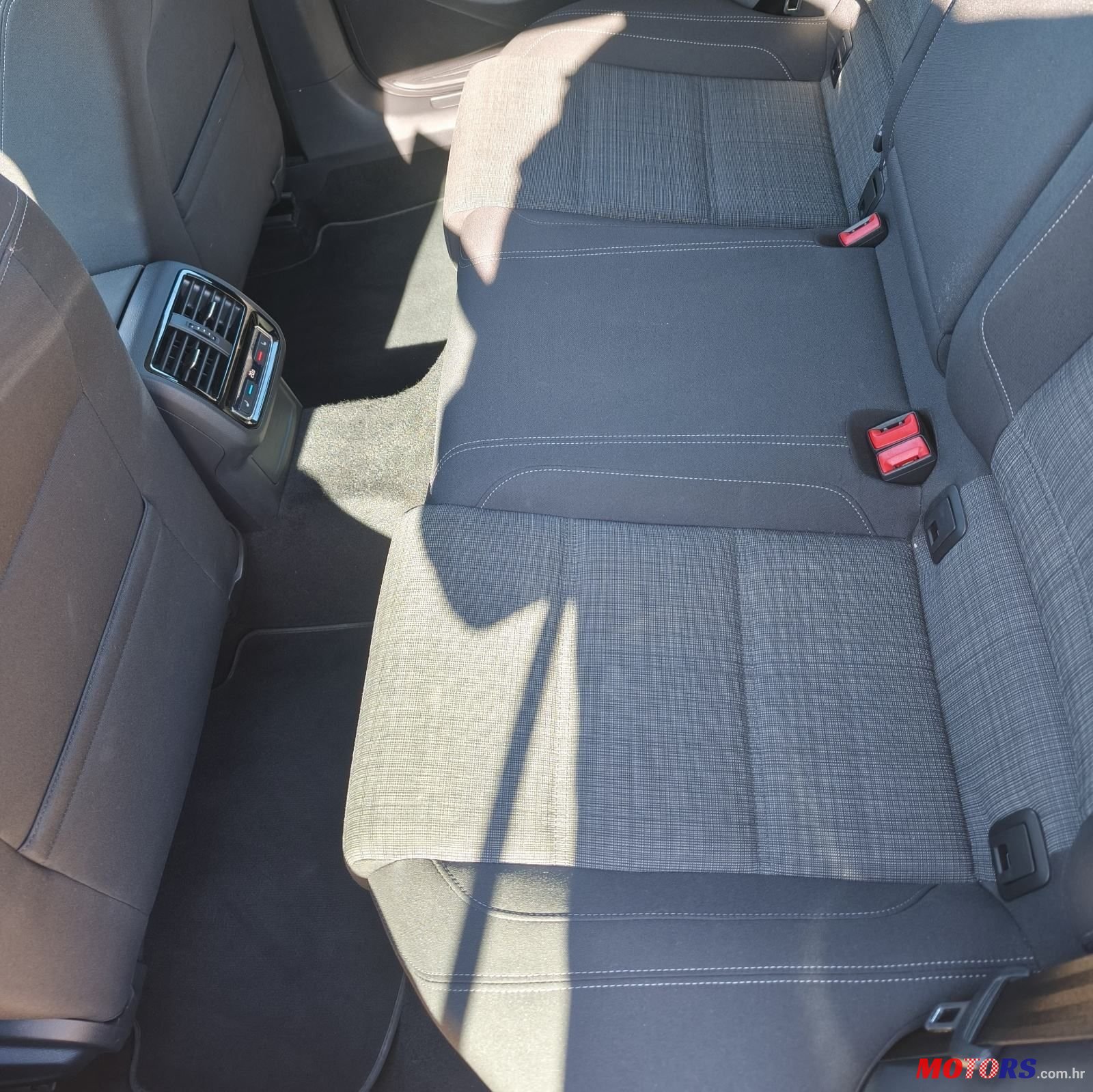 2020' Volkswagen Passat Variant photo #6