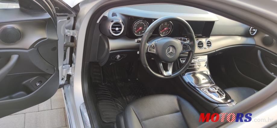 2016' Mercedes-Benz E-Klasa 200 photo #5