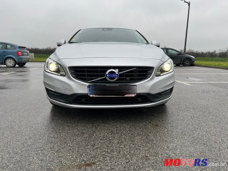 2017' Volvo V60 D3 photo #3