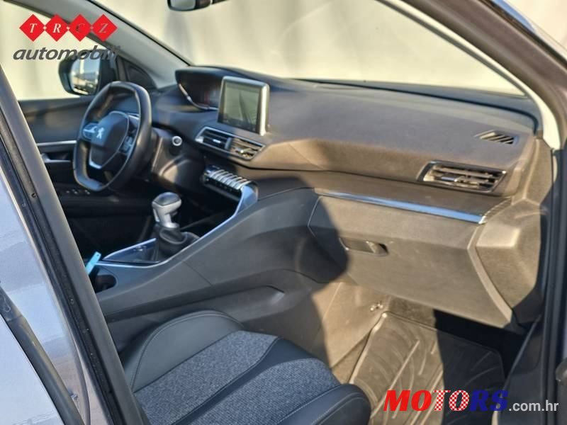 2021' Peugeot 3008 photo #6