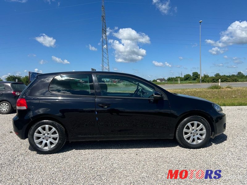2010' Volkswagen Golf VI 1,6 Tdi photo #4