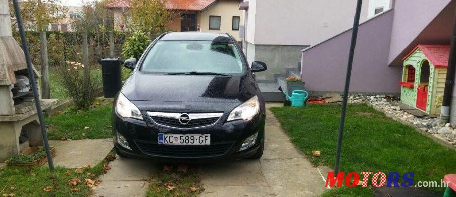2011' Opel Astra Karavan photo #2