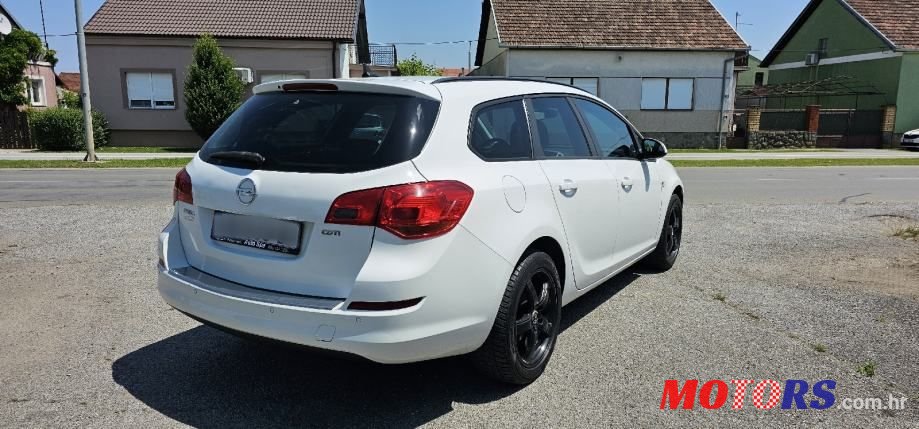 2011' Opel Astra Karavan photo #5