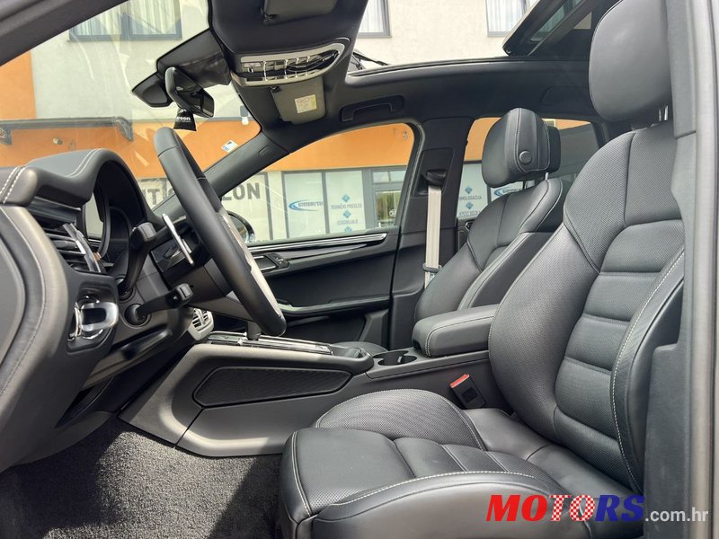 2017' Porsche Porsche Macan S 3.0 FSI Bi-Tur photo #7