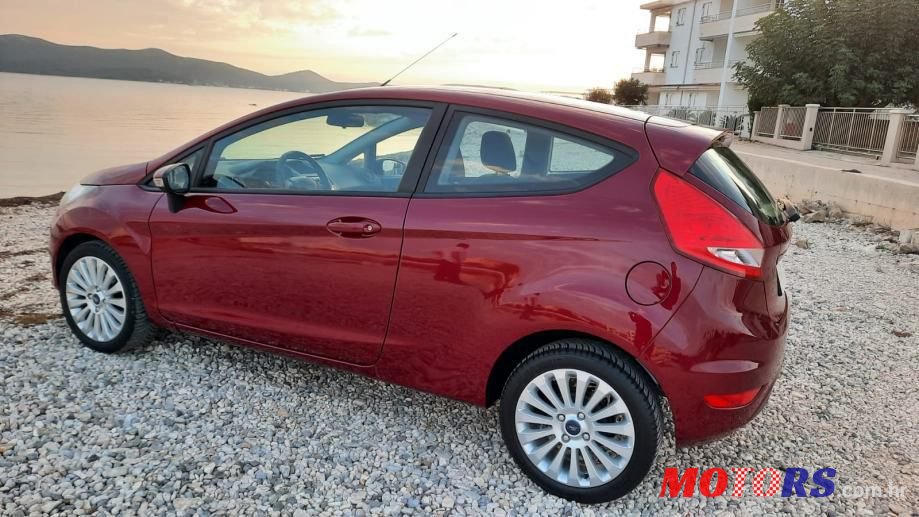 2011' Ford Fiesta photo #2