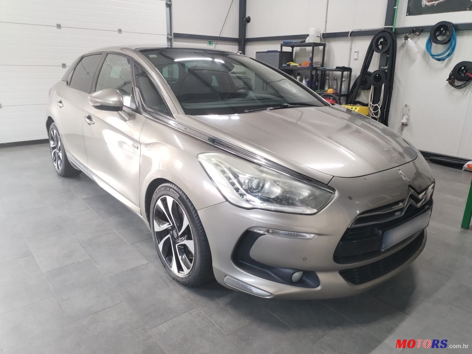 2013' Citroen DS5 Hybrid photo #3