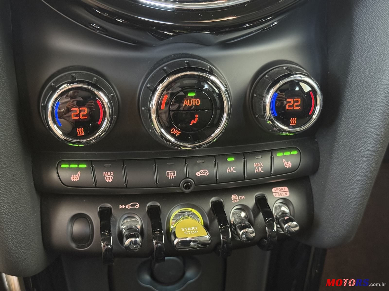 2023' MINI Cooper Se photo #4