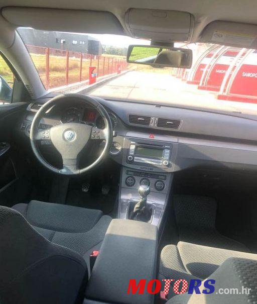 2008' Volkswagen Passat 1,9 Tdi photo #2