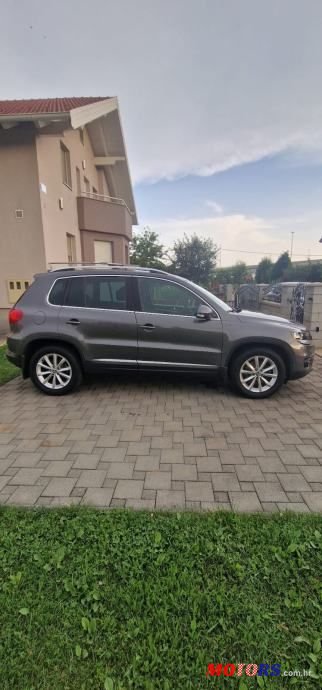2016' Volkswagen Tiguan photo #2