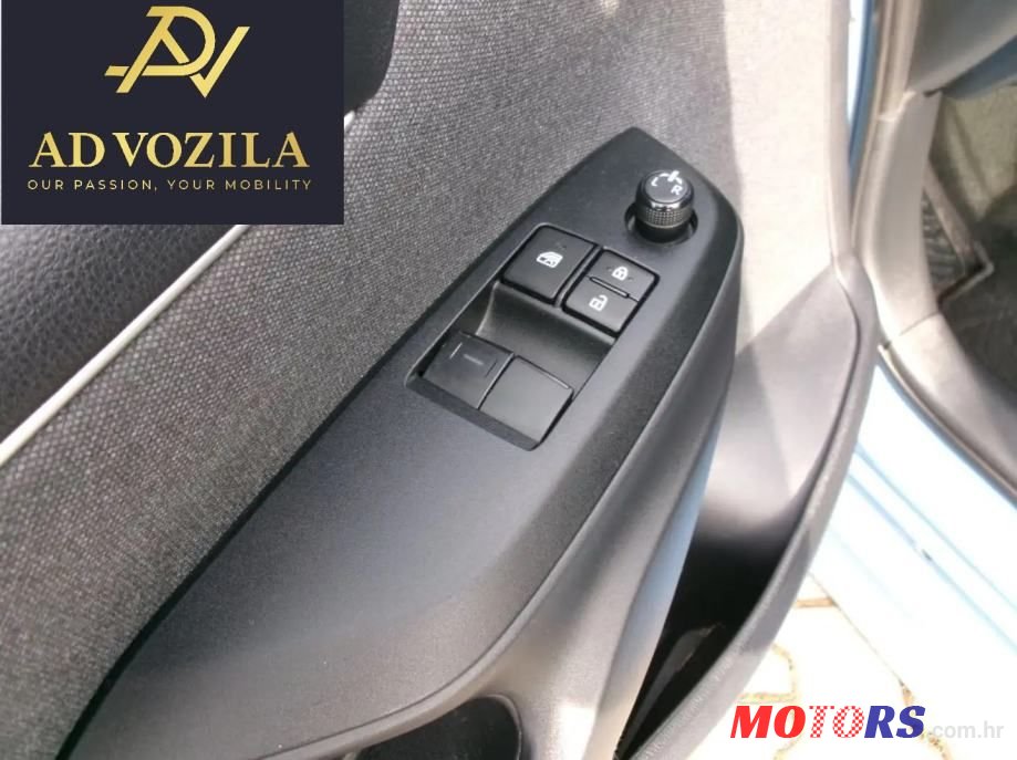 2021' Toyota Yaris 1,0 photo #3