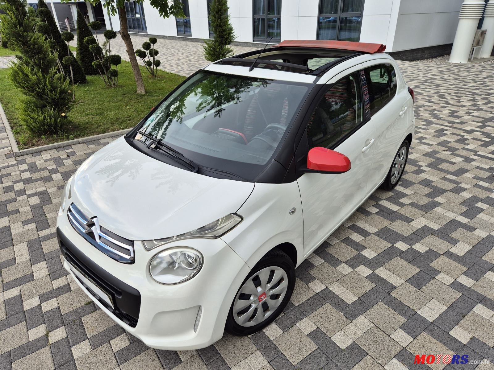 2015' Citroen C1 1,2 82 photo #1