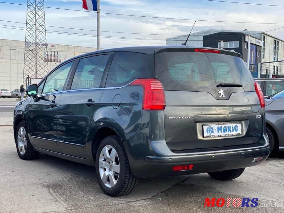 2011' Peugeot 5008 photo #3