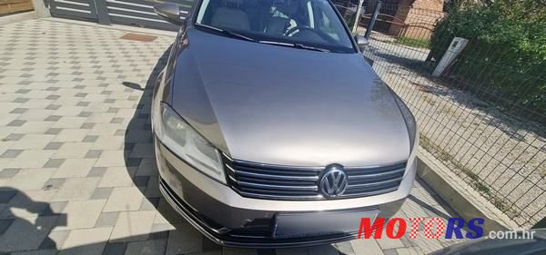 2011' Volkswagen Passat Variant photo #1