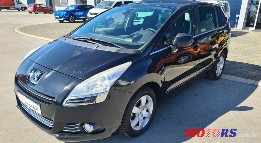 2013' Peugeot 5008 1,6 E-Hdi photo #1
